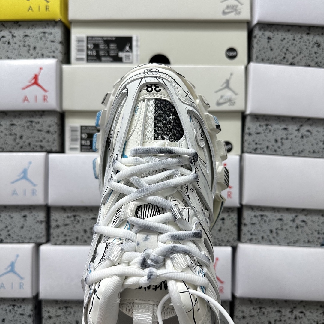 Balenciaga Track - Image 41