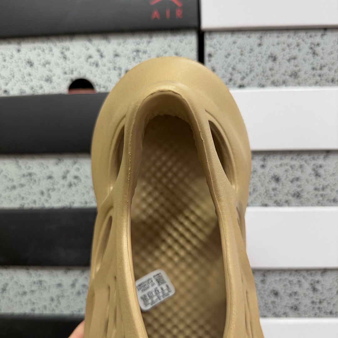 Adidas Slide/Foam Runner - Image 23
