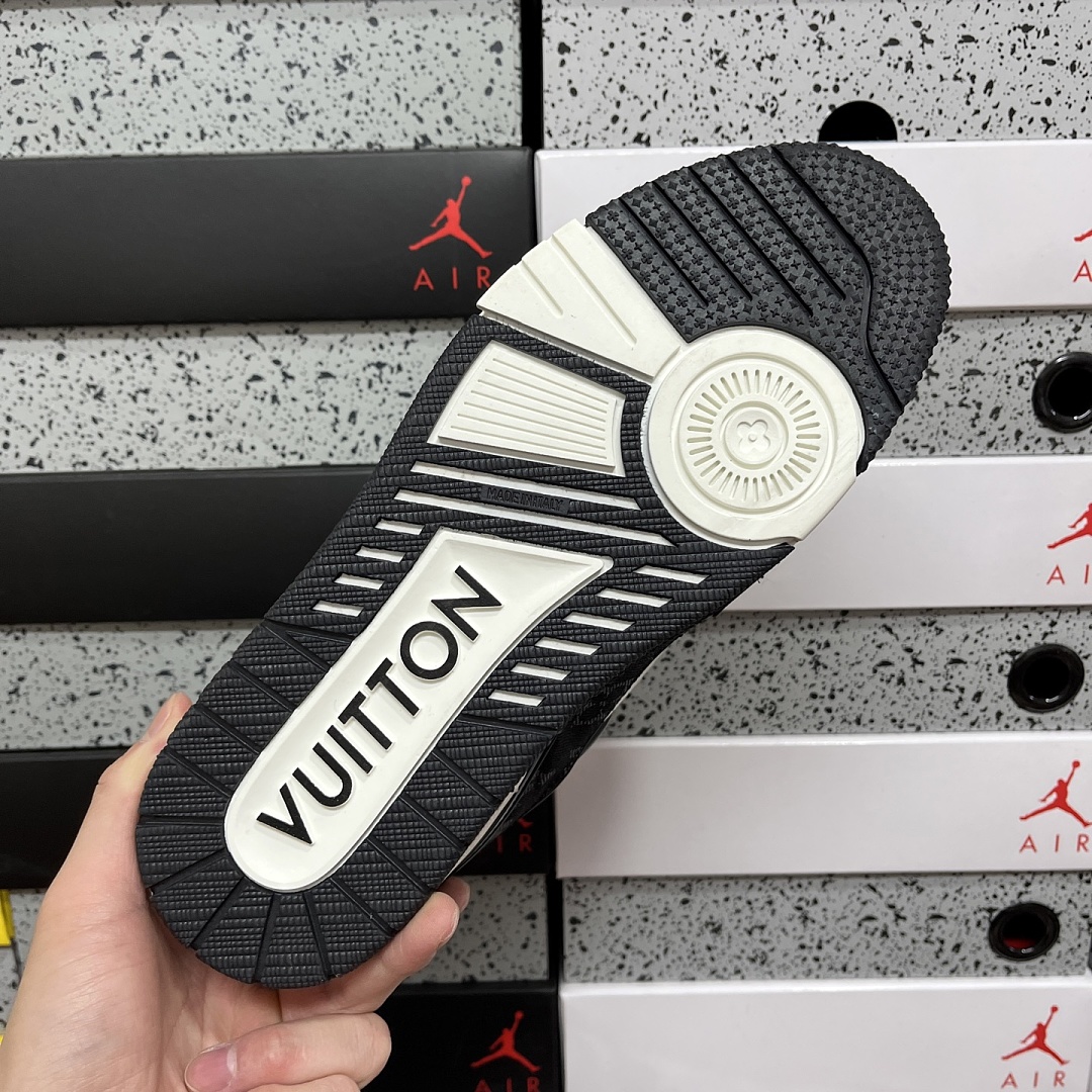 Louis Vuitton Trainer - Image 9