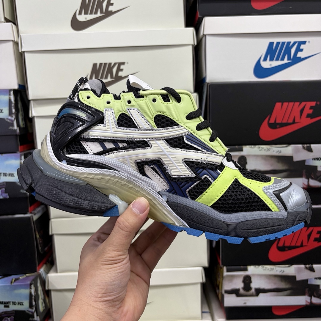 Balenciaga BLCG Runner7.0 - Image 93