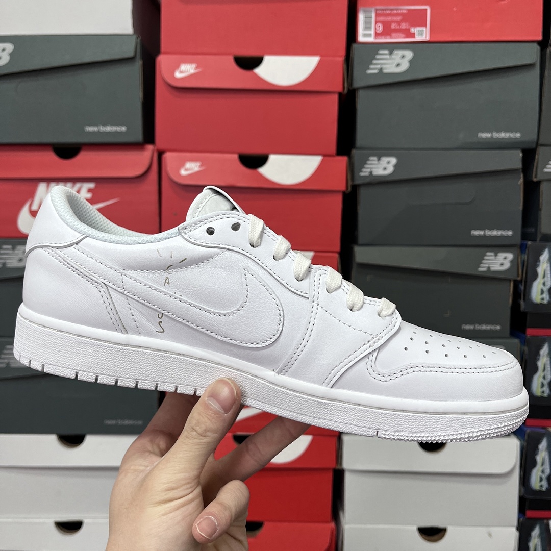 Nike Triple White Reverse Swoosh - Image 9