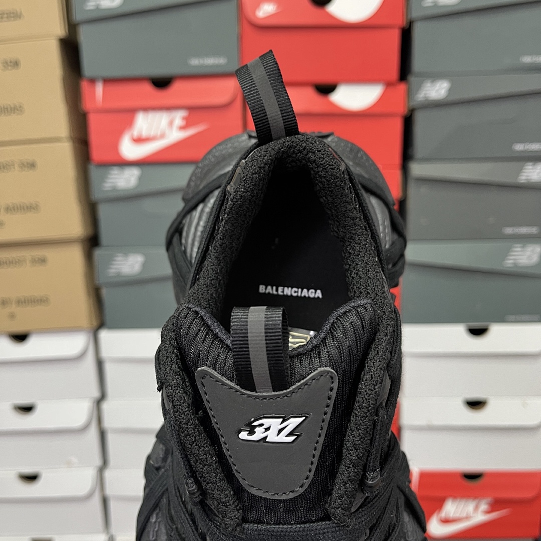 Balenciaga 3XL Extreme Lace - Image 3