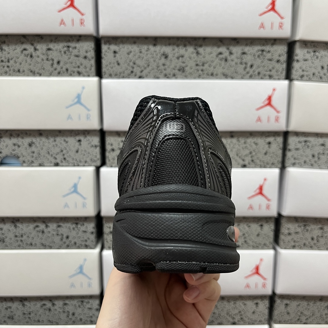 New Balance 740 (Triple Black) - Image 4