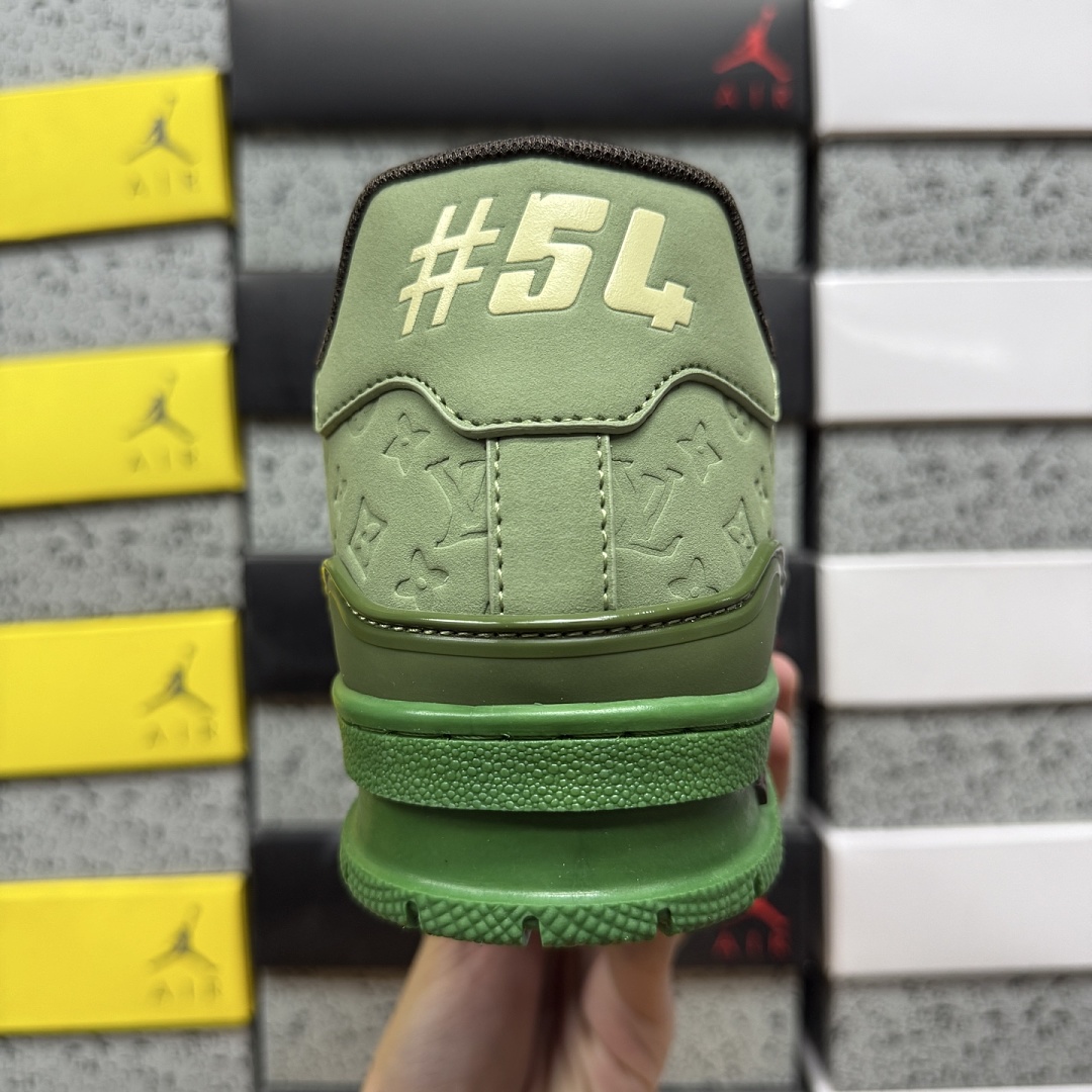 Louis Vuitton Trainer V2-20 - Image 9