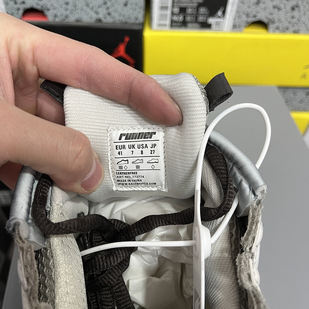 Balenciaga BLCG Runner 7.5 - Image 10