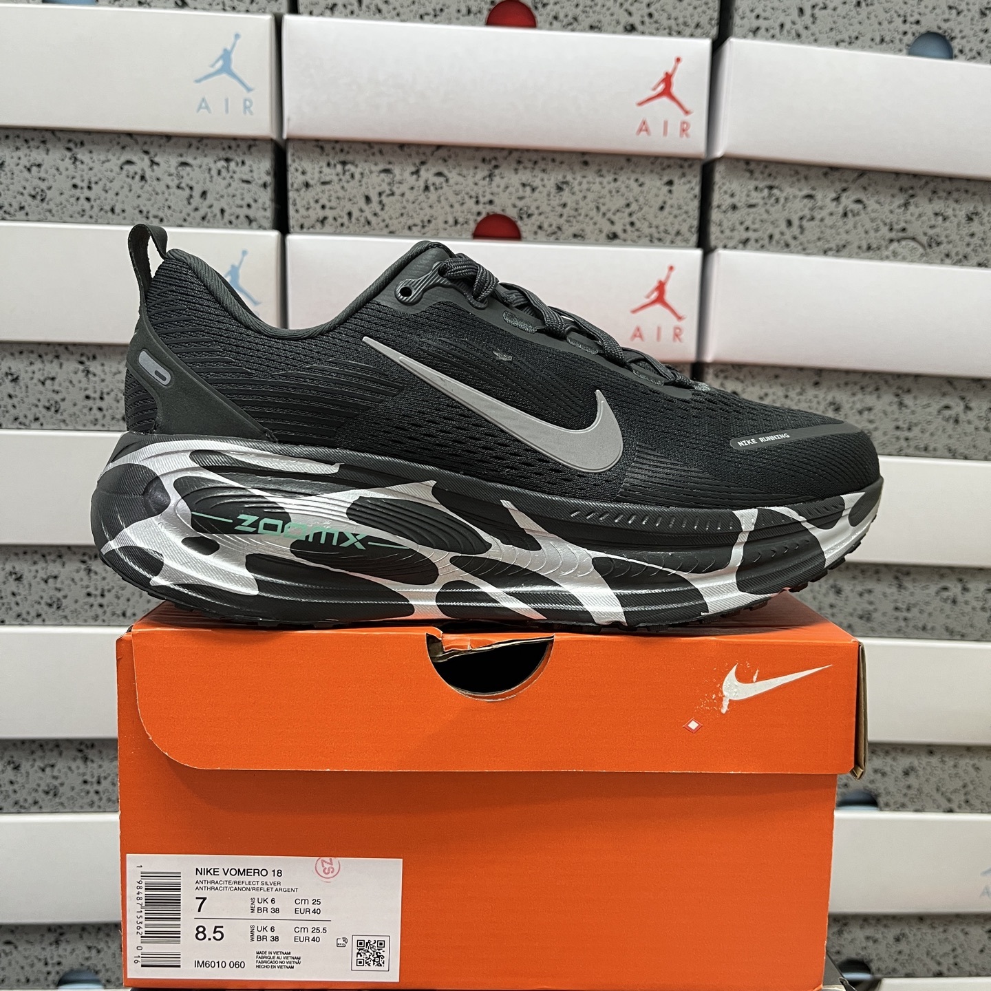 Nike Vomero 18 Anthracite Reflect (Silver) - Image 10