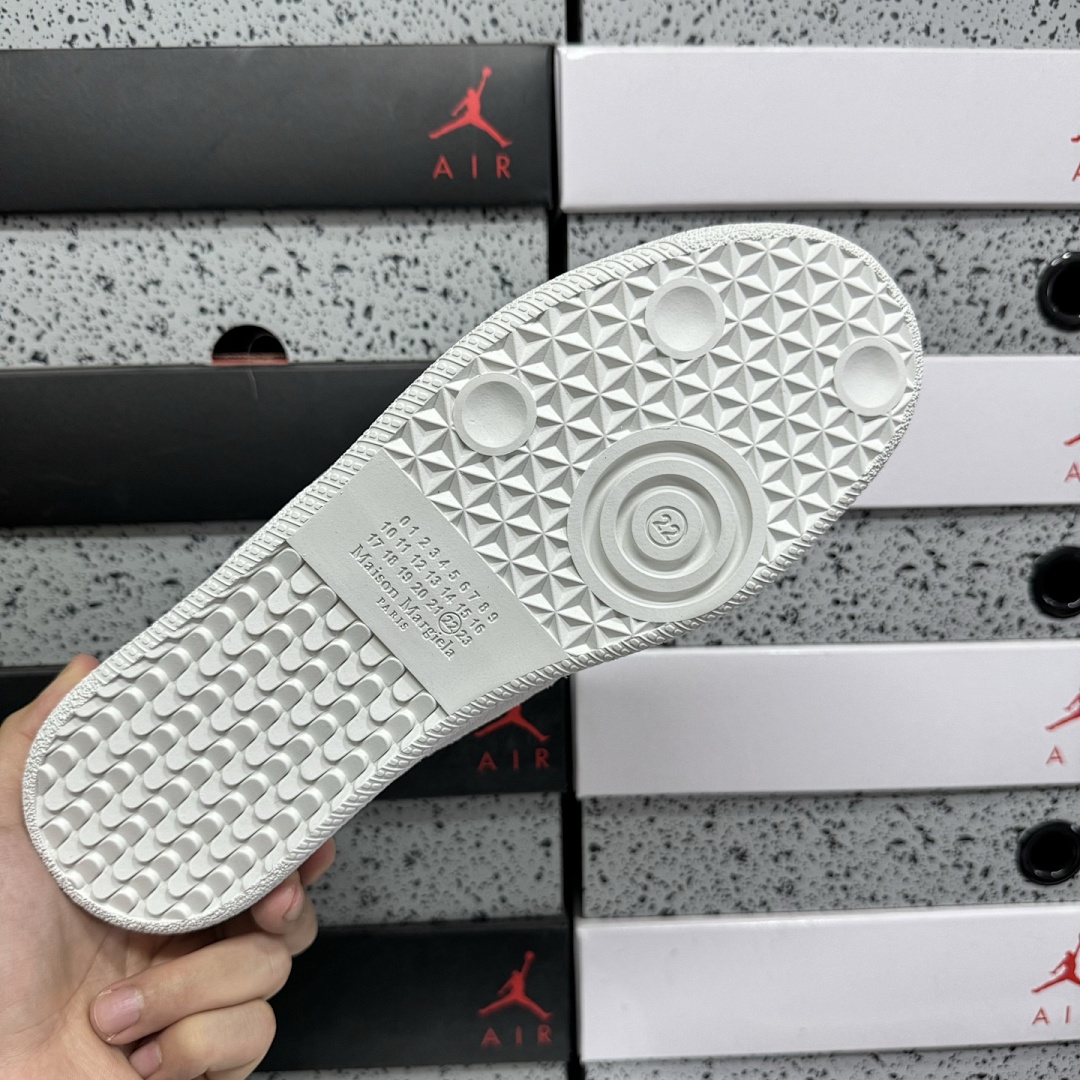 On Running Maison Margiela Replica Off White 101 Grey (Light Suede) - Image 3