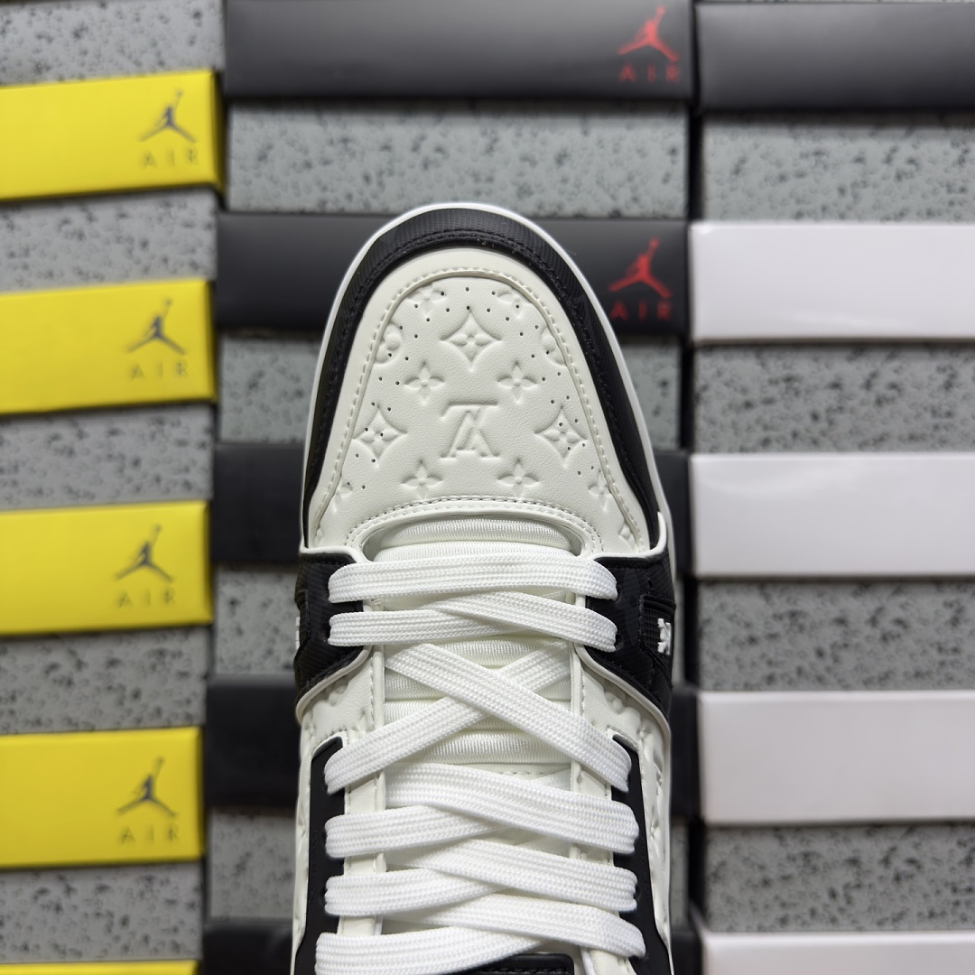 Louis Vuitton Trainer 2-18 - Image 6