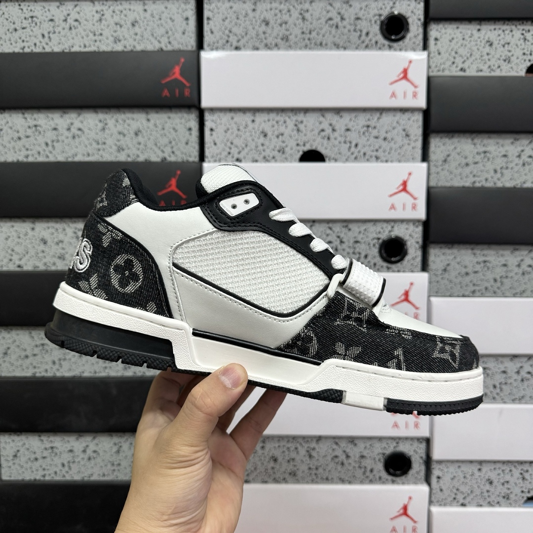 Louis Vuitton Trainer (Black White) - Image 8