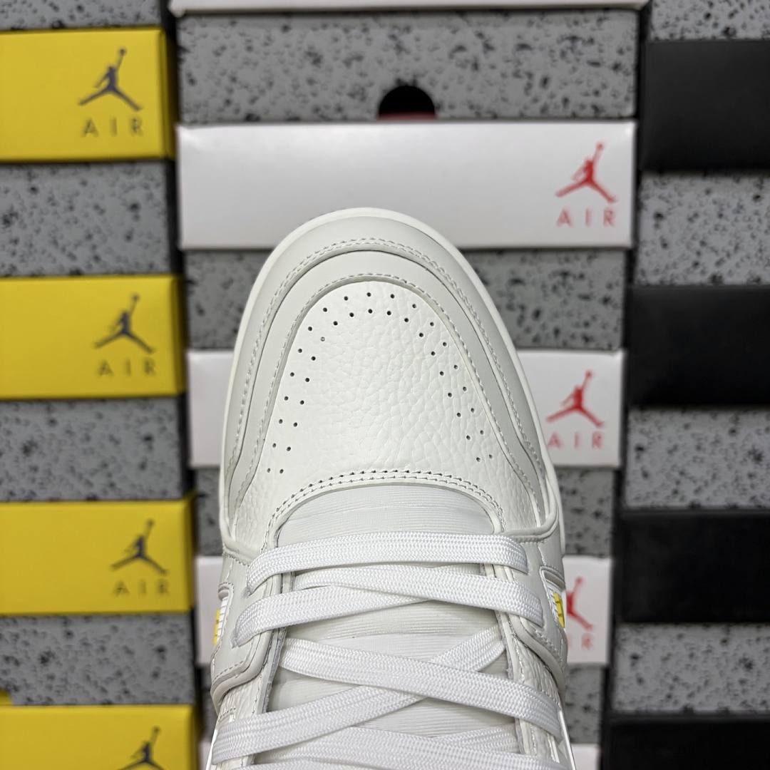 Louis Vuitton Trainer - Image 3