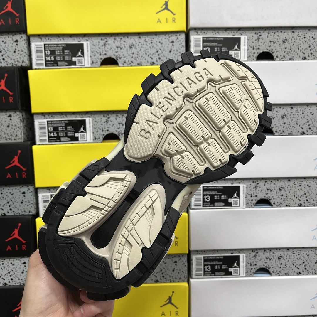 Balenciaga BLCG Track 3.0 - Image 9