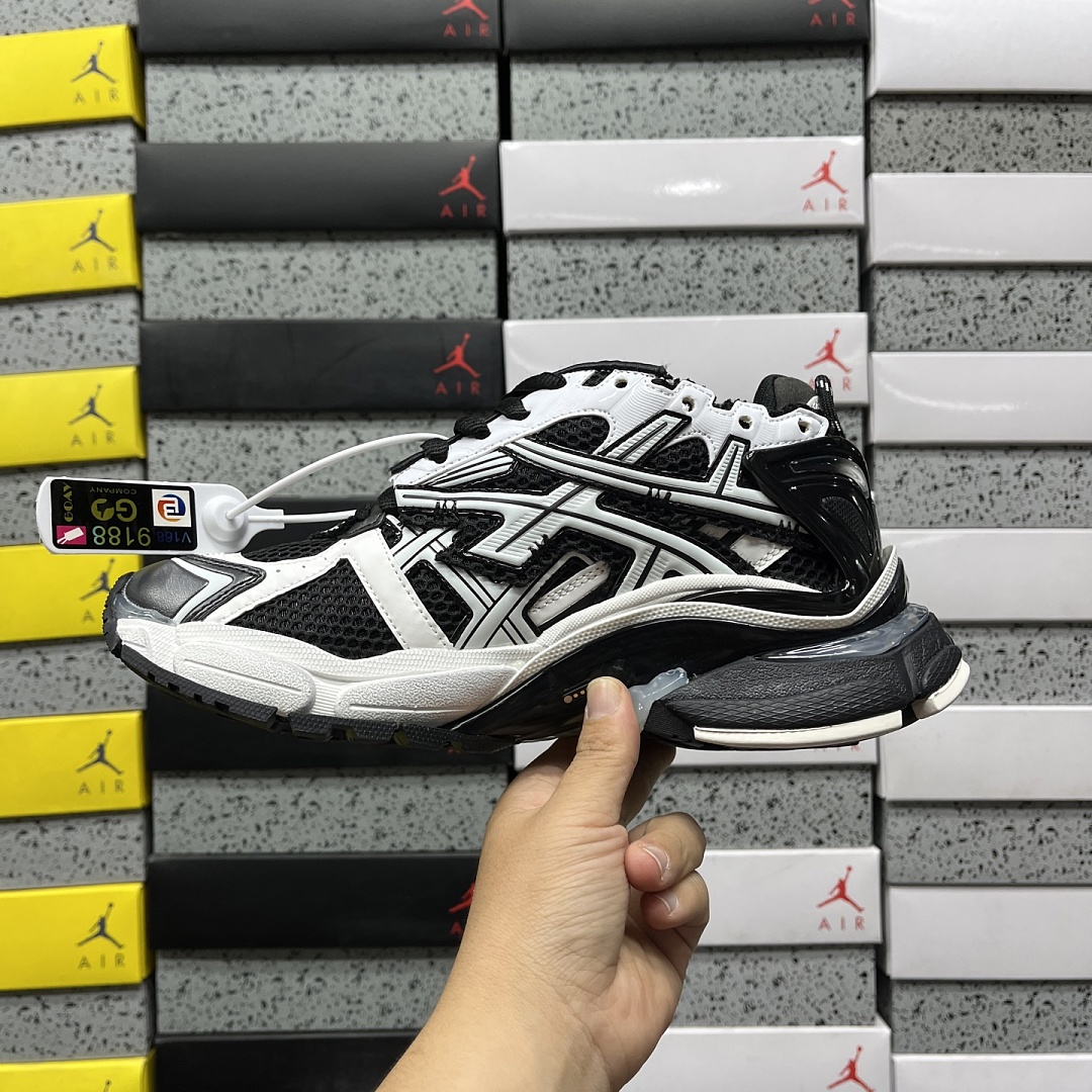 Balenciaga Runner LED 7.0 (Black White) - Image 10