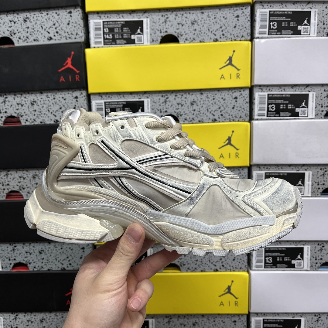 Balenciaga BLCG Runner 7.5 - Image 9