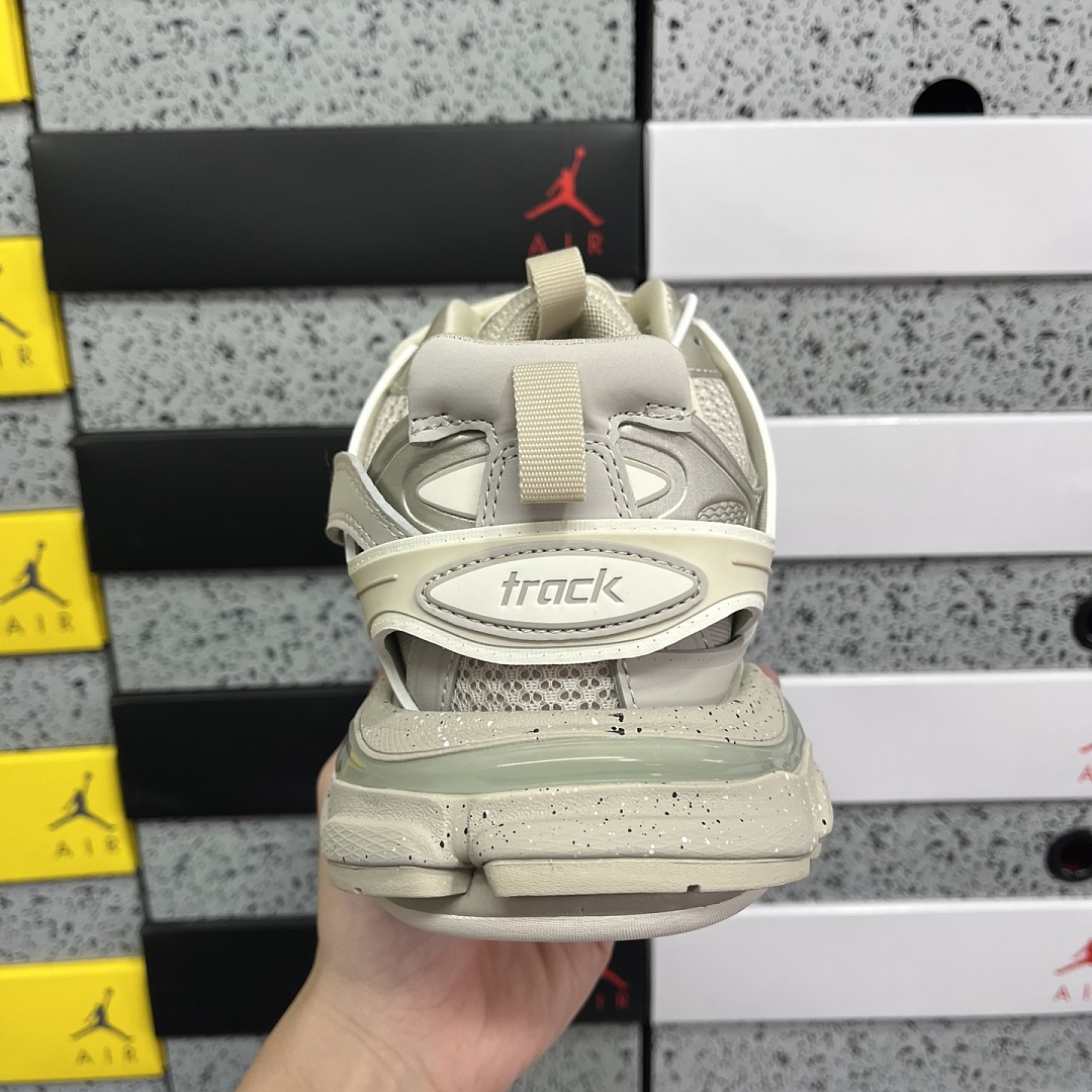 Balenciaga Track Beige Outsole Speckled - Image 2