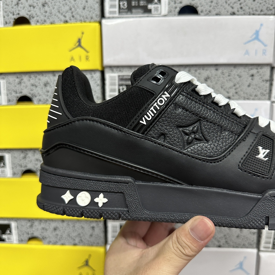 Louis Vuitton Trainer 1-05 - Image 6