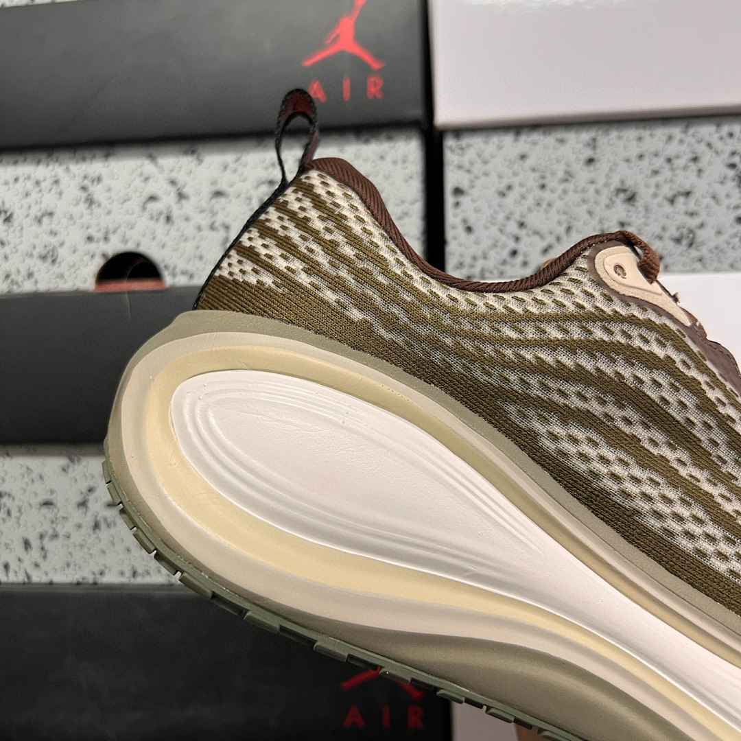 Nike Vomero Plus Caldera Brown Dark Field - Image 4