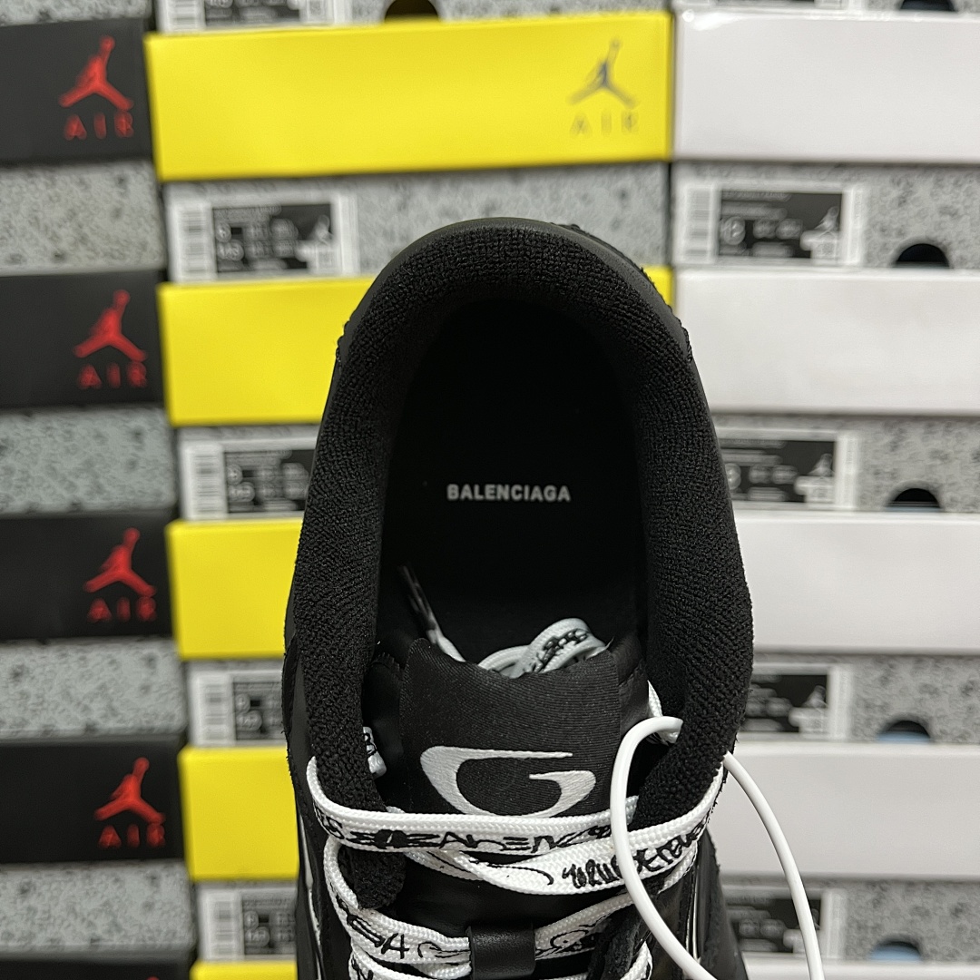 Balenciaga Hamptons Sneakers - Image 9
