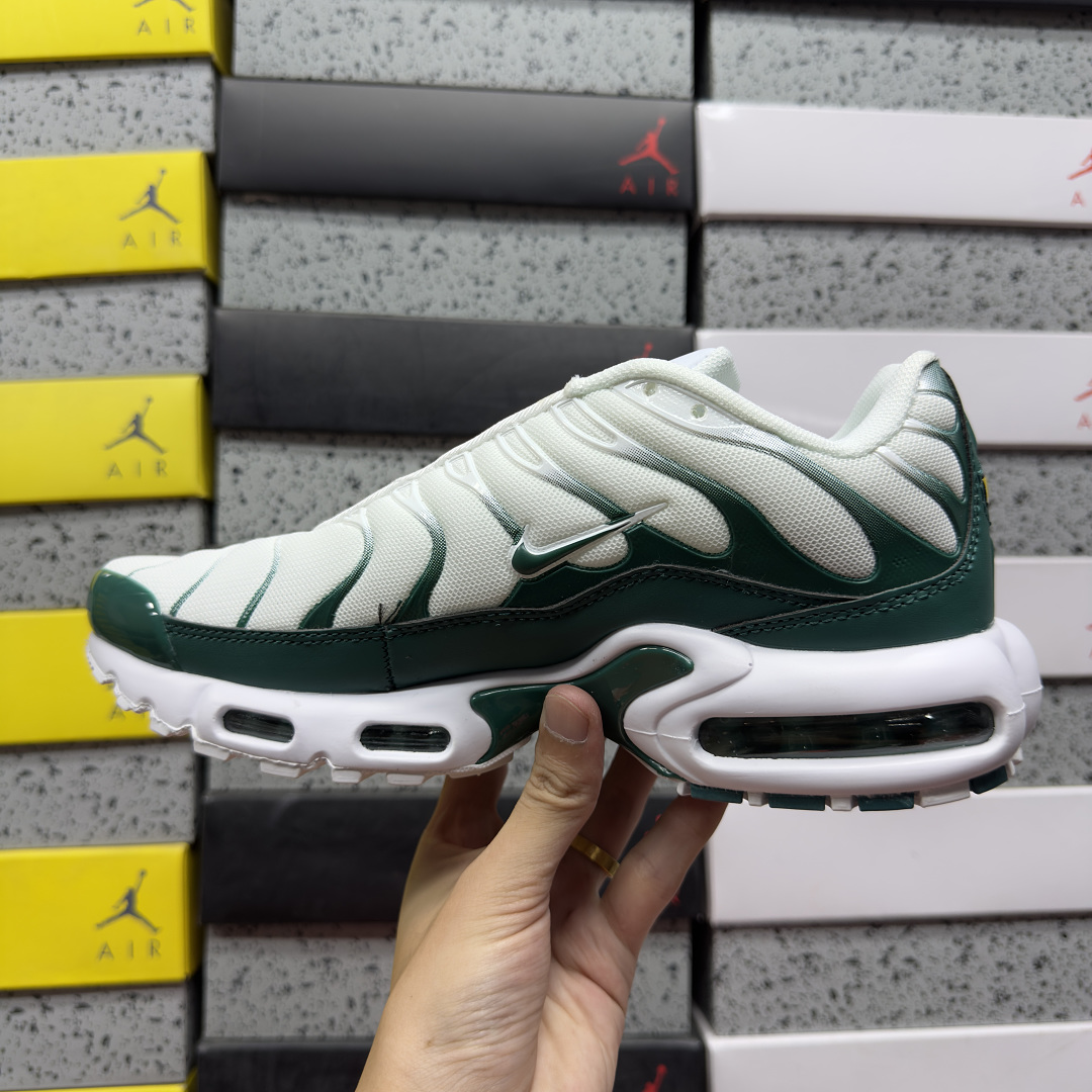 Nike Air Max Plus - Image 4