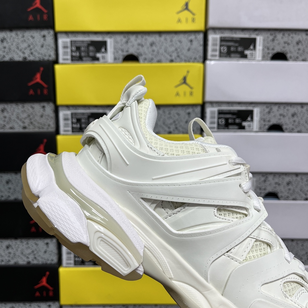 Balenciaga BLCG Track 3.0 - Image 9
