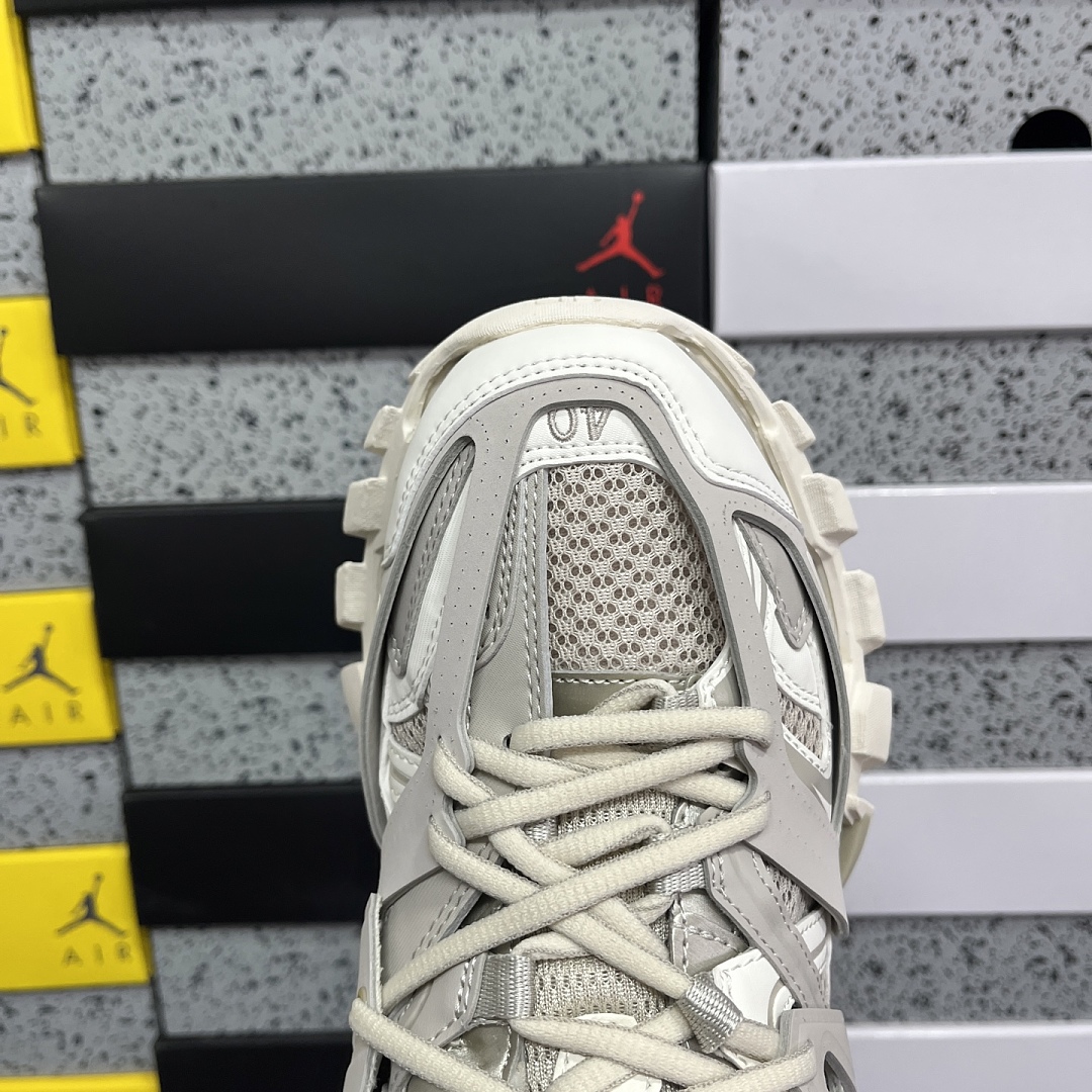 Balenciaga Track Beige Outsole Speckled - Image 3