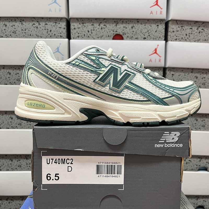 New Balance 740V2