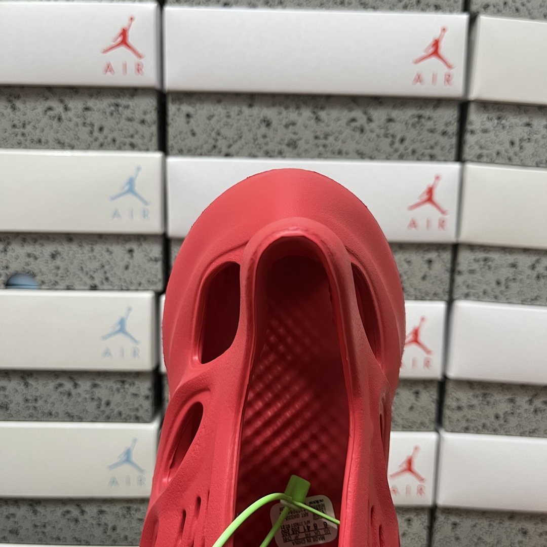 Adidas Slide/Foam Runner - Image 112