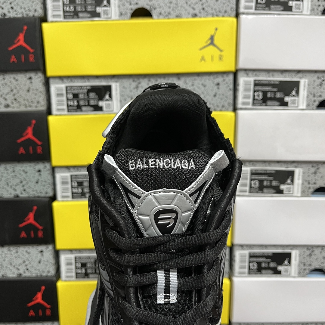 Balenciaga BLCG Runner 7.5 - Image 10