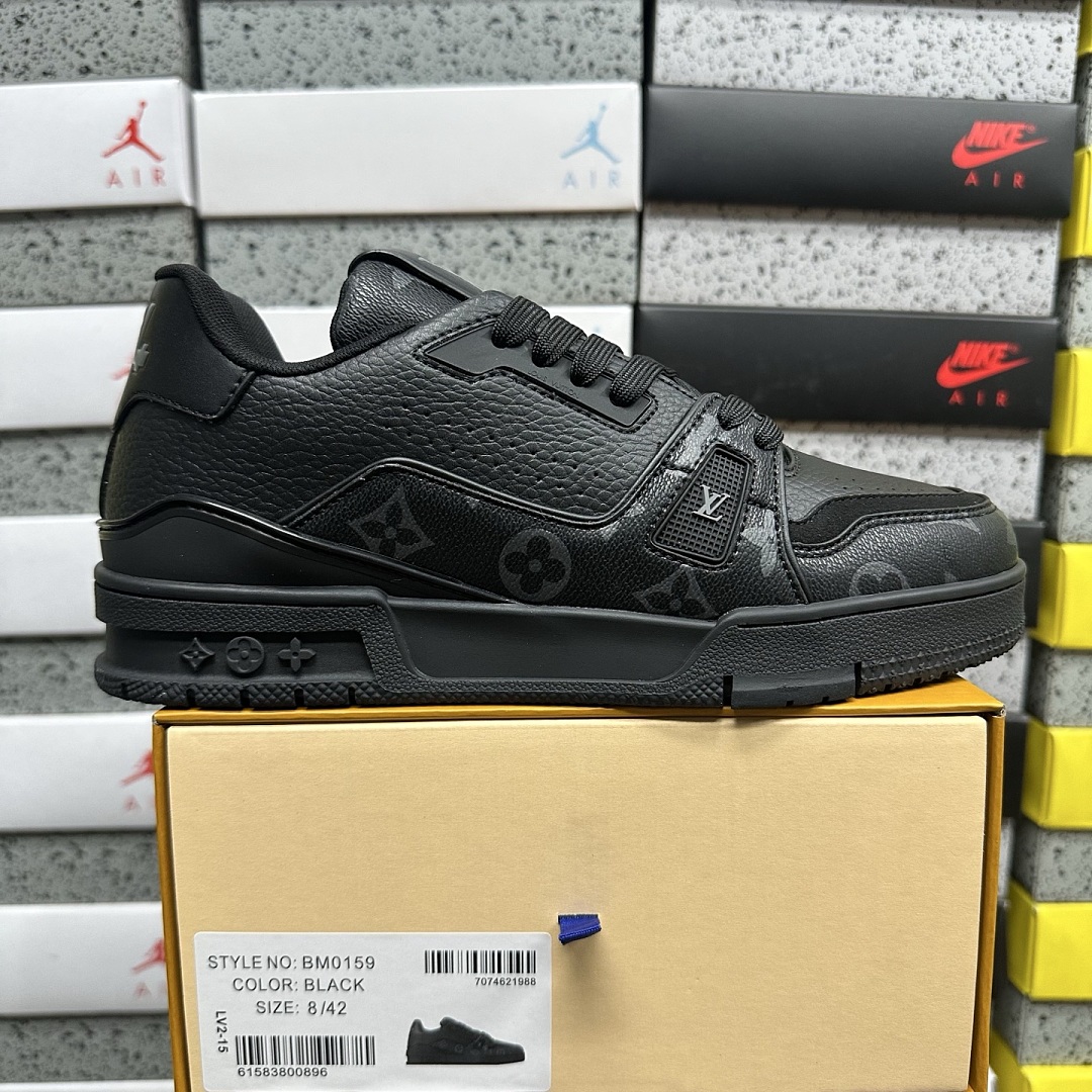 Louis Vuitton Trainer V2-15