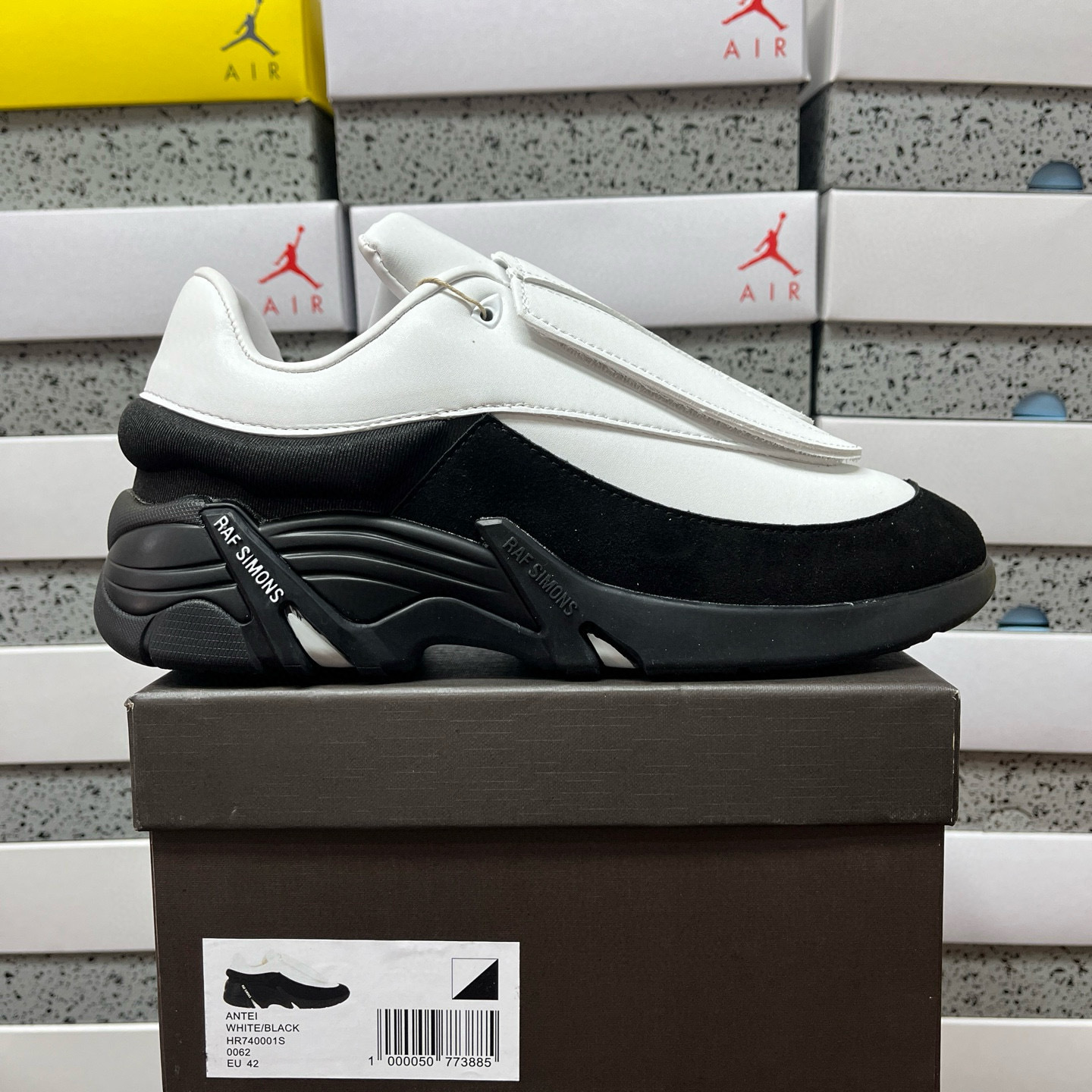 On Running Raf Simons Antei Low Top - Image 10