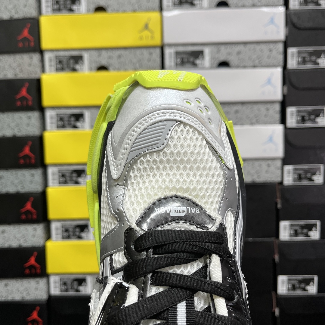 Balenciaga BLCG Runner 7.0 - Image 10