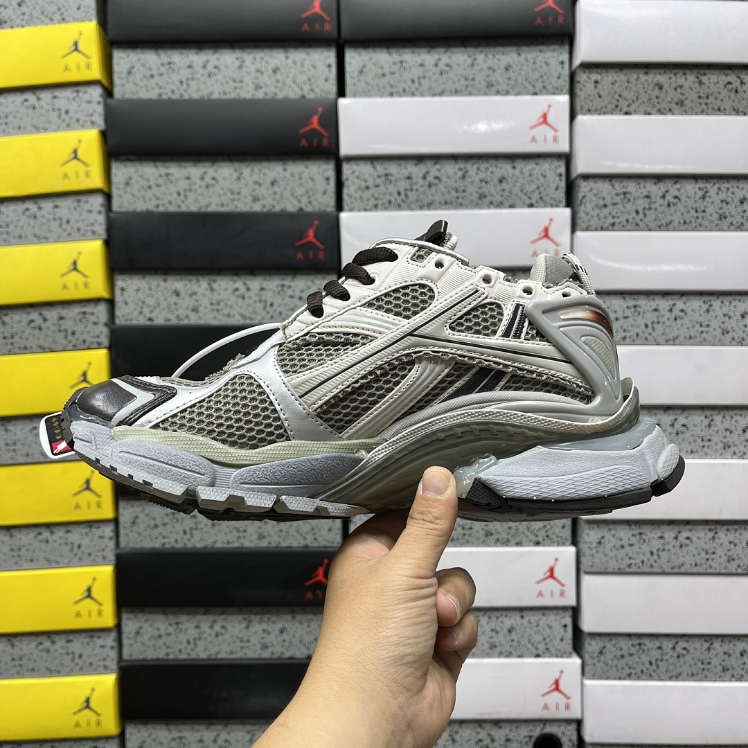 Balenciaga BLCG Runner 7.5 - Image 8