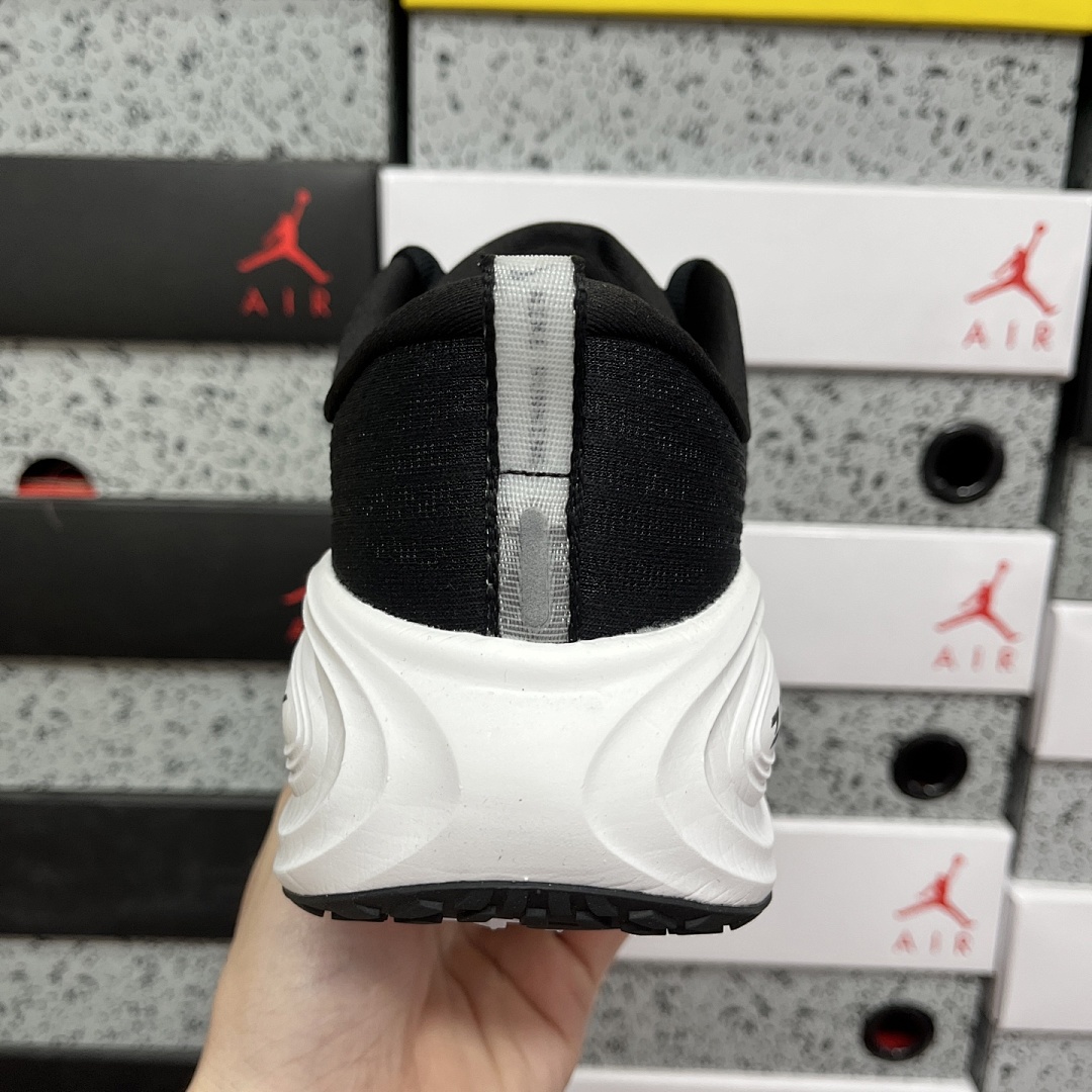 Nike Zoom Vomero - Image 6
