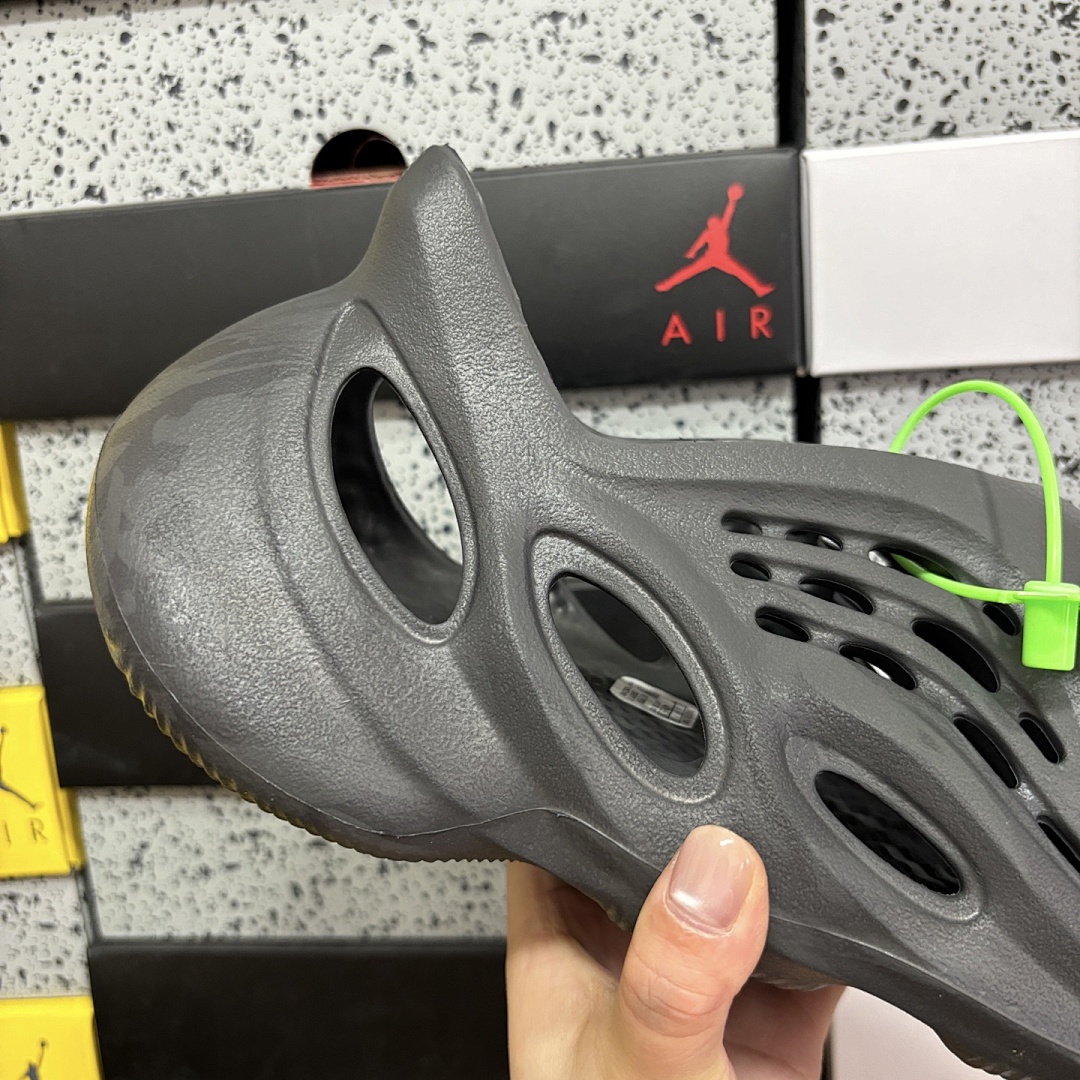 Adidas Slide/Foam Runner - Image 102