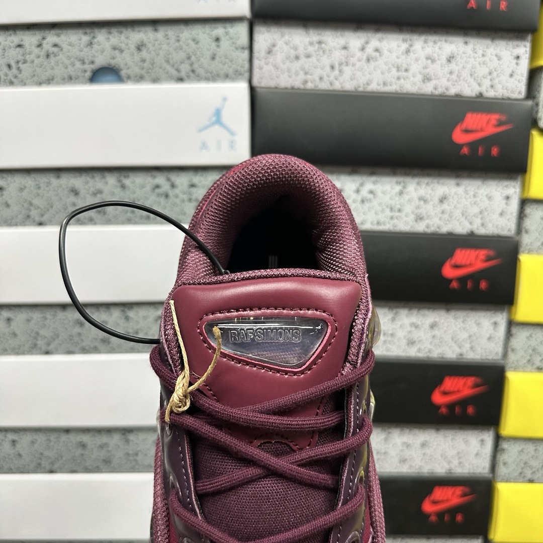 On Running Ozweego 3 Raf Simons Burgundy - Image 7