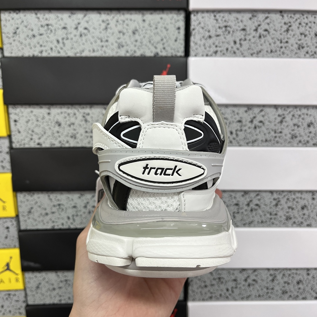 Balenciaga BLCG Track 3.0 - Image 9