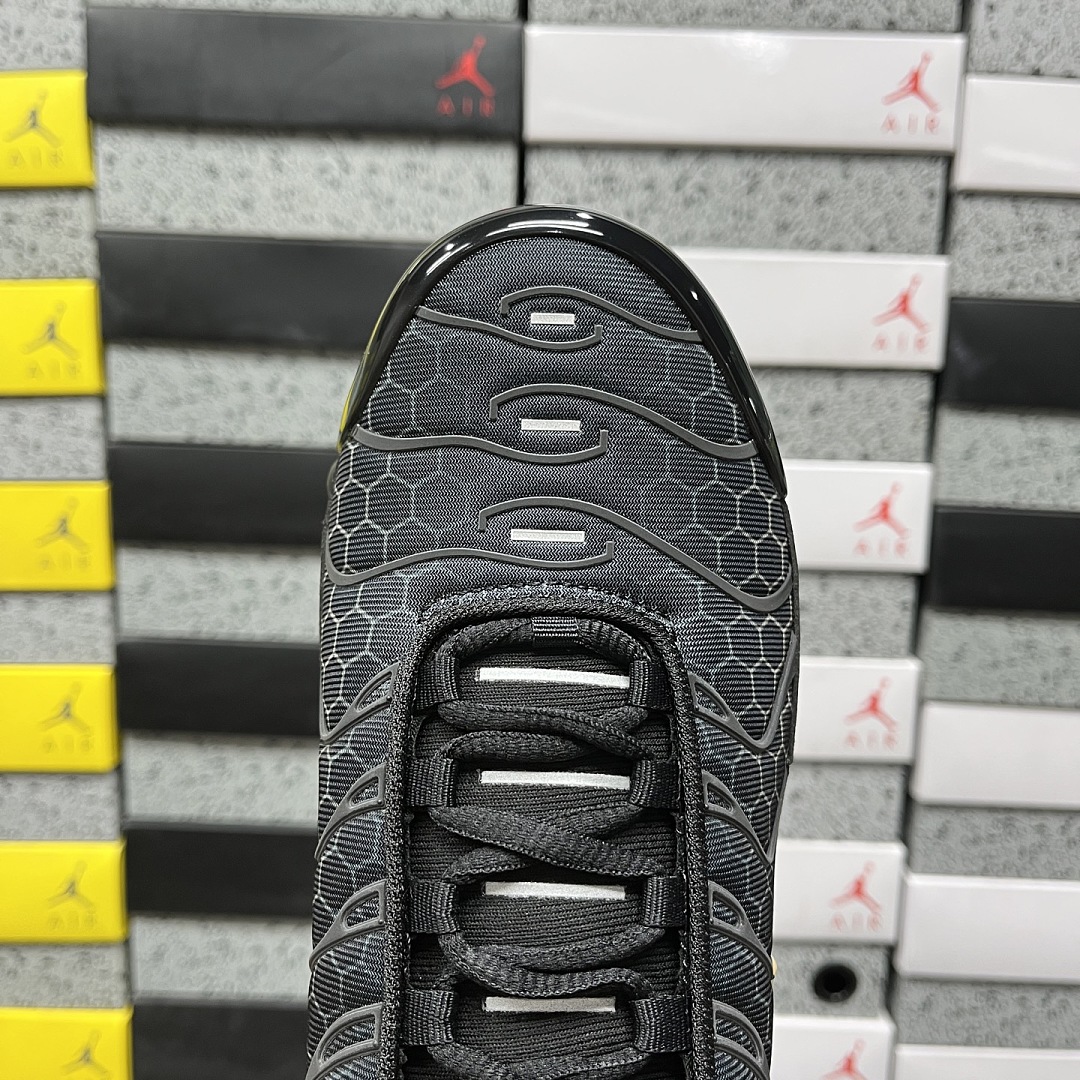Nike Air Max Plus Black Honey - Image 2