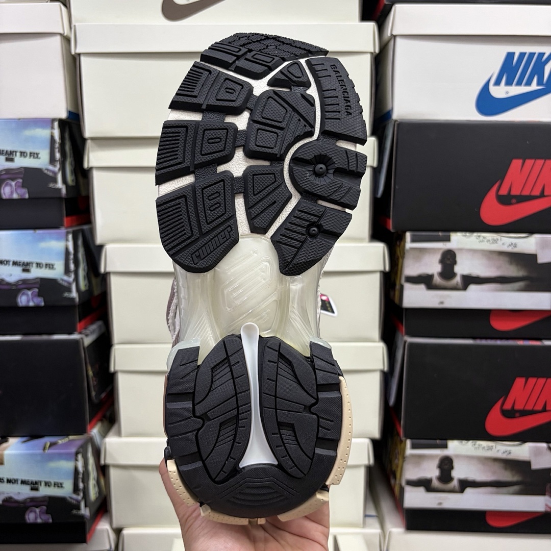 Balenciaga BLCG Runner7.0 - Image 75