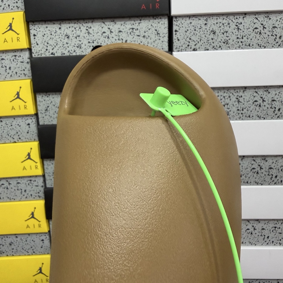 Adidas Slide/Foam Runner - Image 115