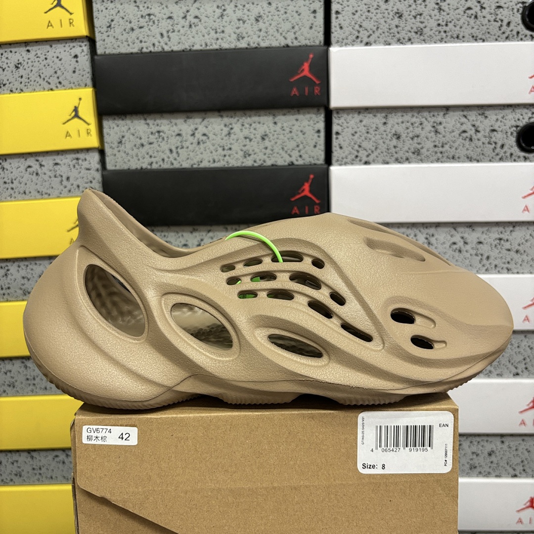 Adidas Slide/Foam Runner - Image 90