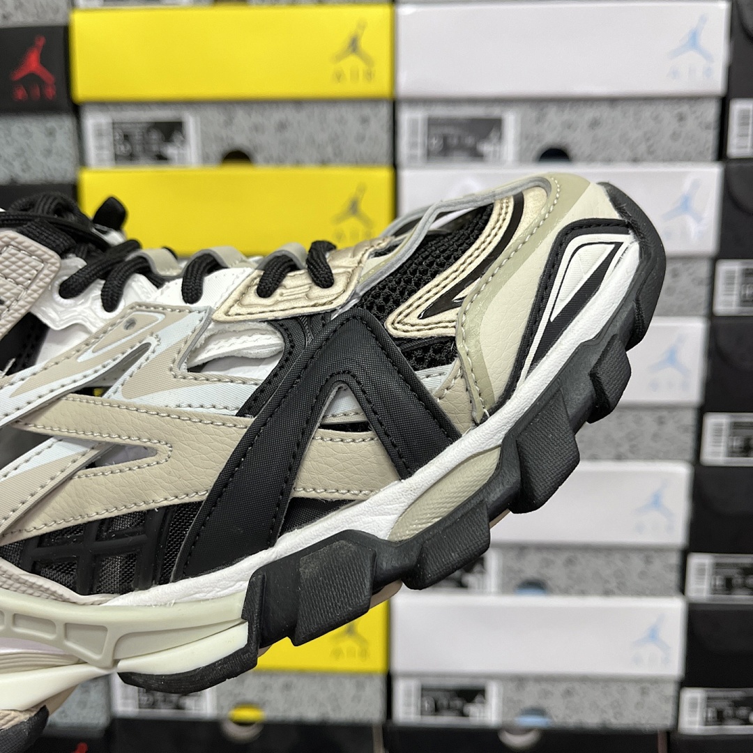 Balenciaga Track 2.0 - Image 26