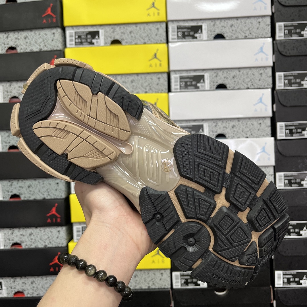 Balenciaga BLCG Runner 7.0 - Image 4