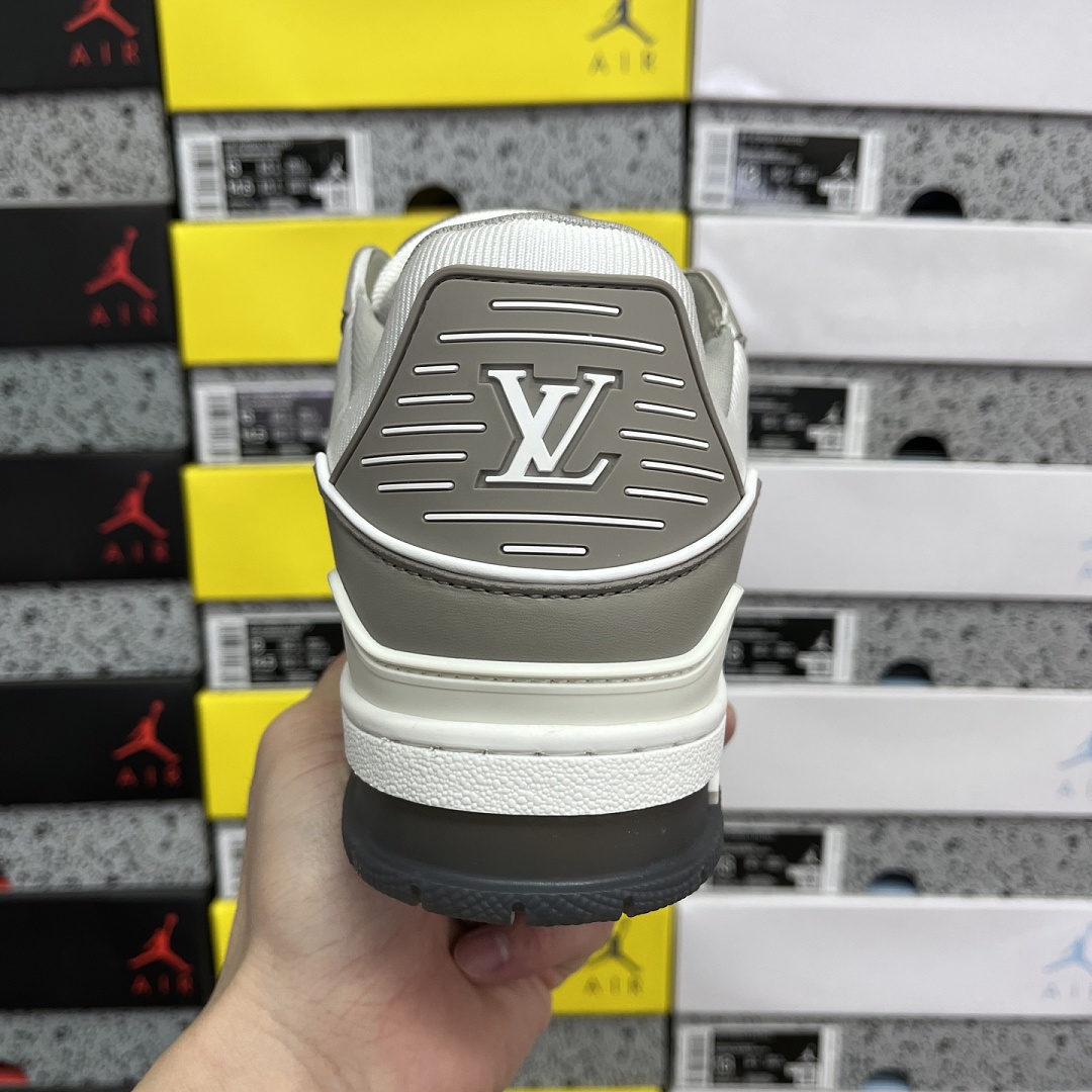 Louis Vuitton Trainer 1-06 - Image 6