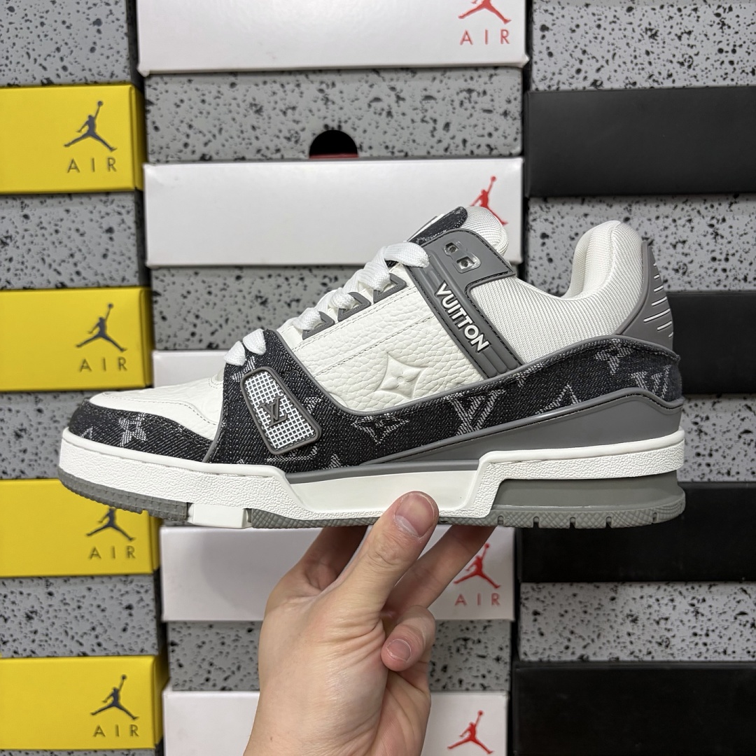 Louis Vuitton Trainer - Image 6