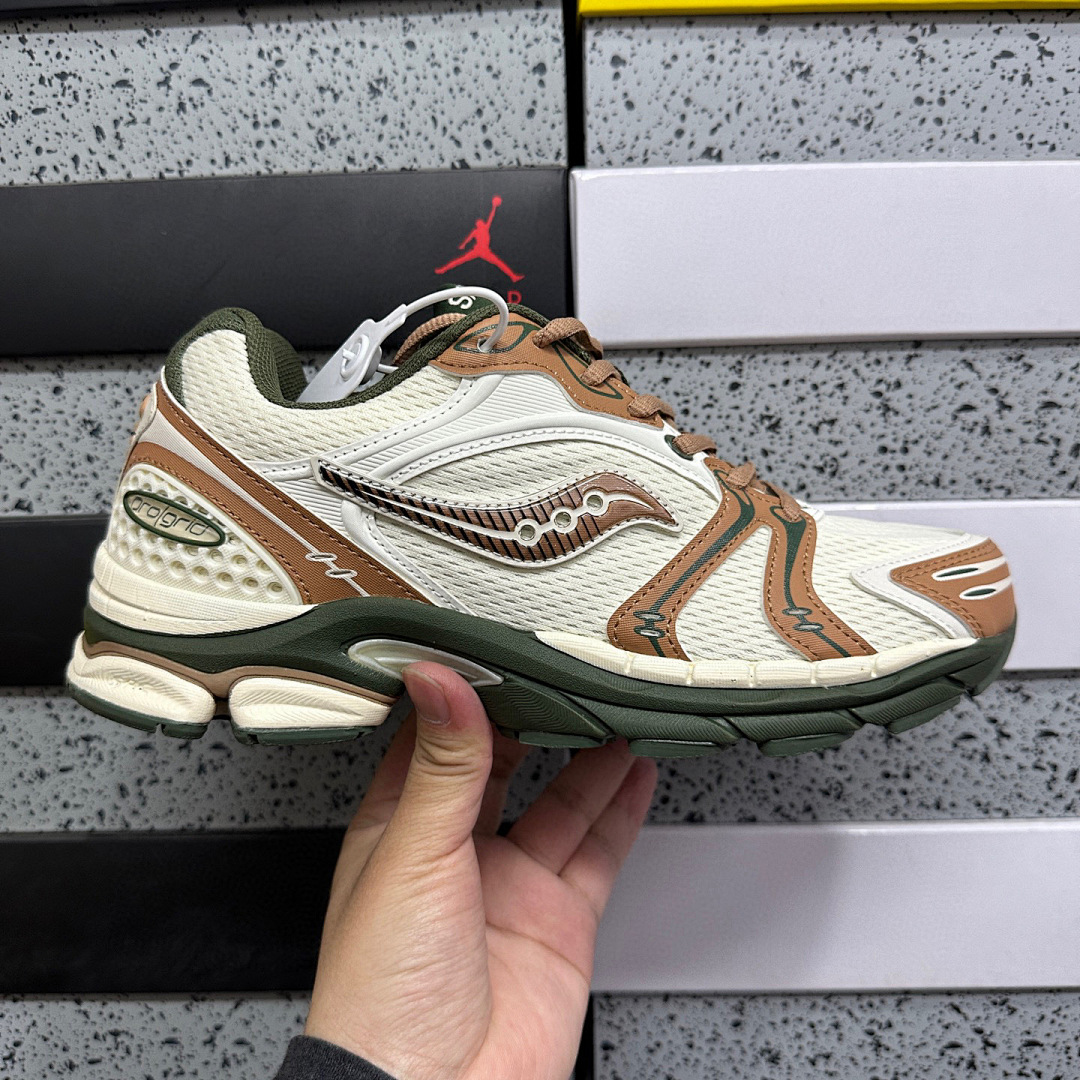 Sony ProGrid Triumph 4 Saucony & Friends Seanella Abraham - Image 10