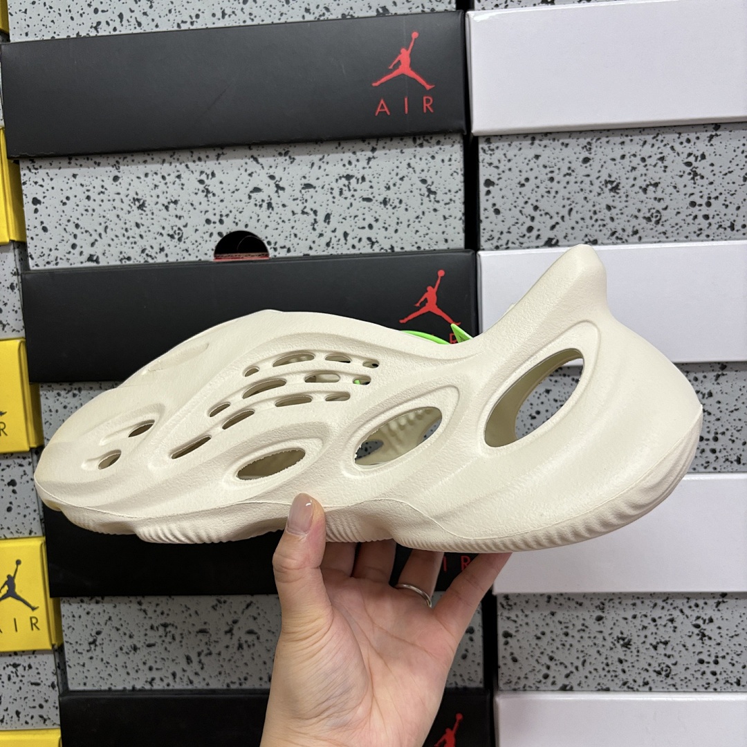 Adidas Slide/Foam Runner - Image 65