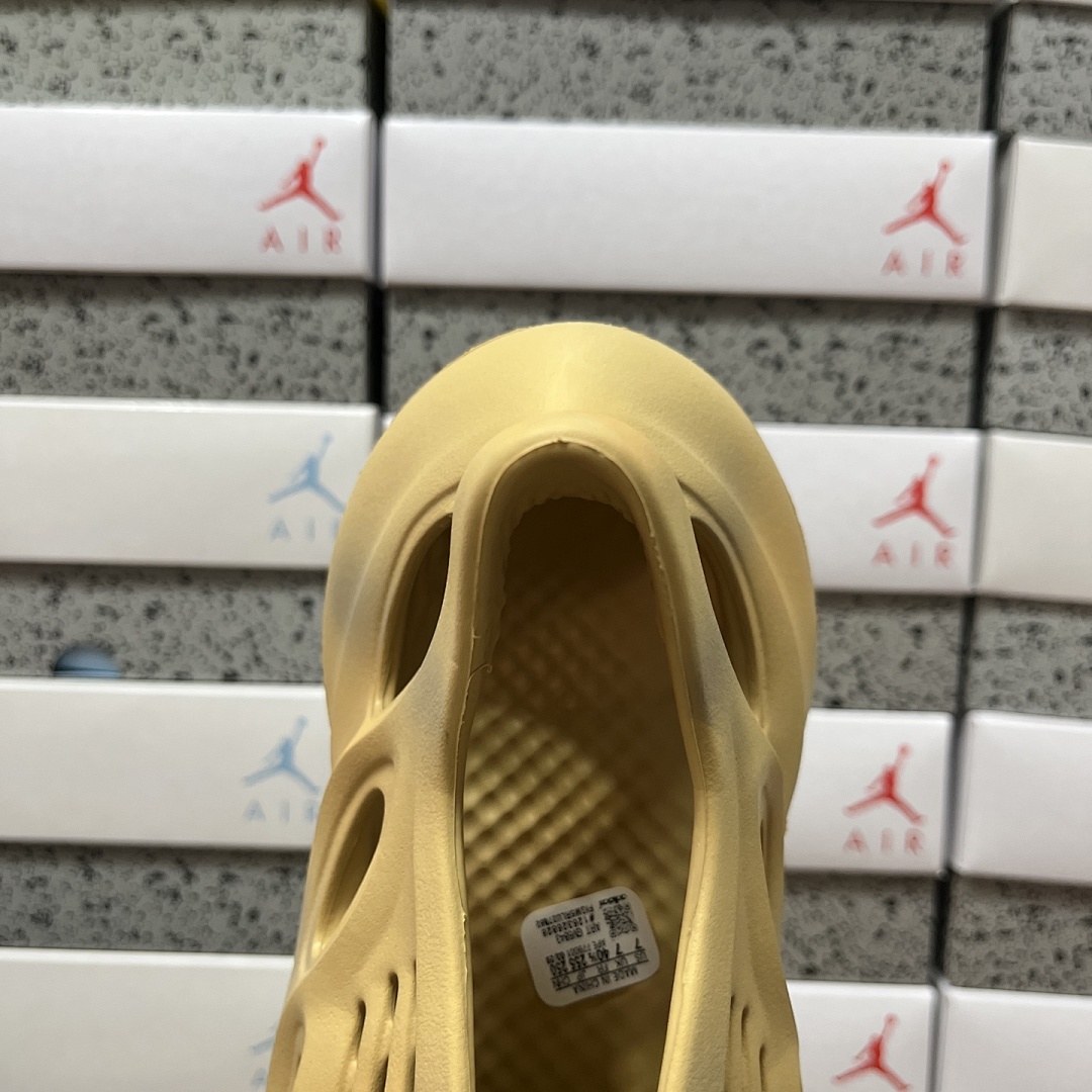 Adidas Slide/Foam Runner - Image 50