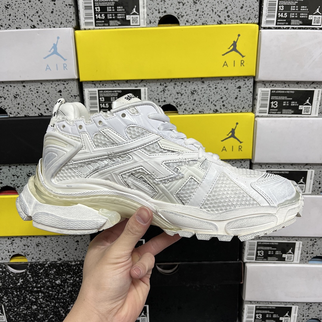 Balenciaga BLCG Runner 7.0 - Image 10