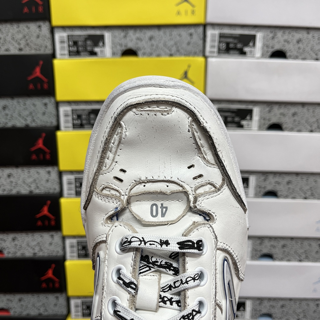 Balenciaga Hamptons Sneakers - Image 3