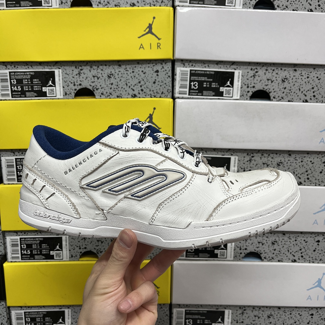 Balenciaga Hamptons Sneakers - Image 10