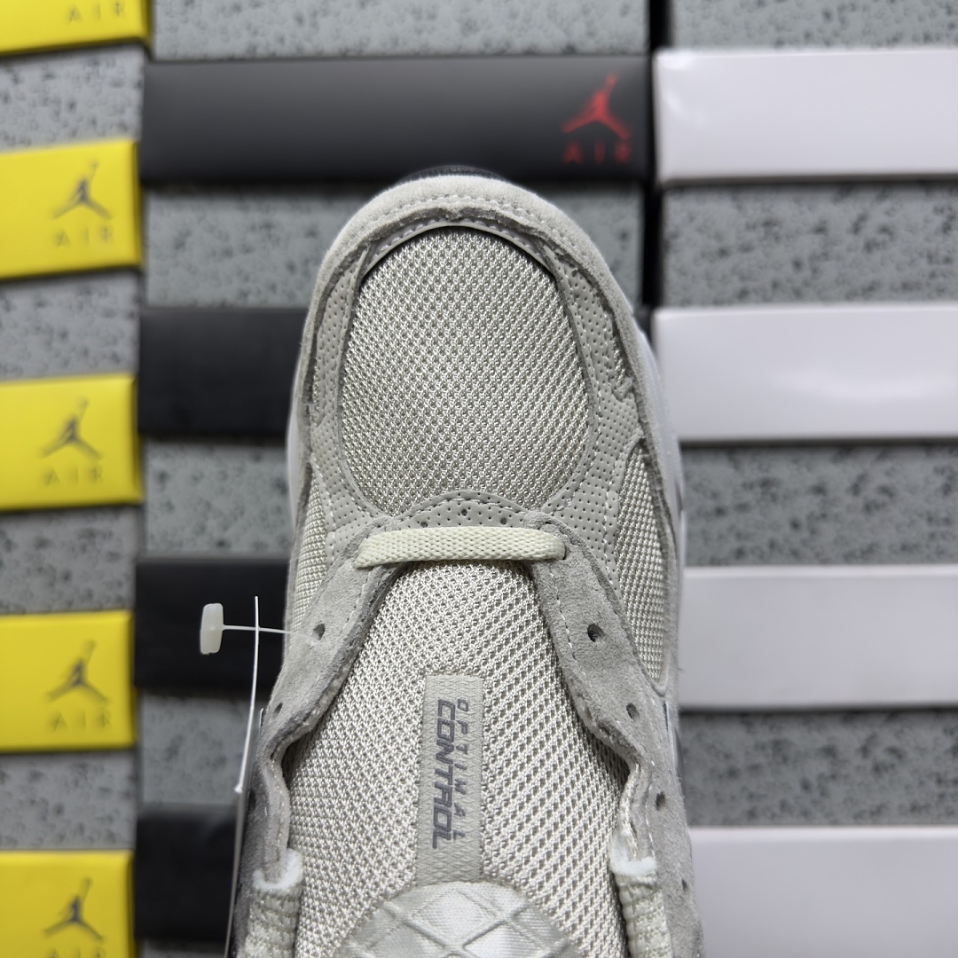 New Balance 990V3 MiUSA Kith Hallow - Image 4